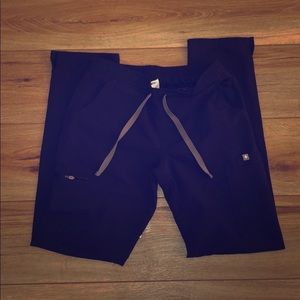Figs Yola scrub pants.